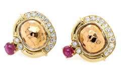 0.50ctw Diamond and Ruby Cabochon Hammered Clip On Earrings in 18K