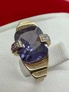 LADIES GOLD DIAMOND AND SAPPHIRE RING.
