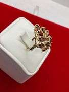 LADIES 14K GOLD AND GARNET RING