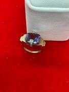 LADIES GOLD DIAMOND AND SAPPHIRE RING.