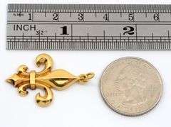 Lovely 18k YG Fleur De Lis Pendant