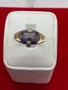 LADIES GOLD DIAMOND AND SAPPHIRE RING.