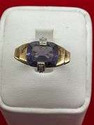 LADIES GOLD DIAMOND AND SAPPHIRE RING.