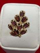 LADIES 14K GOLD AND GARNET RING