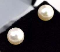 Calmly White Pearl Stud Earrings in 14K Yellow Gold