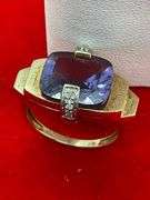 LADIES GOLD DIAMOND AND SAPPHIRE RING.