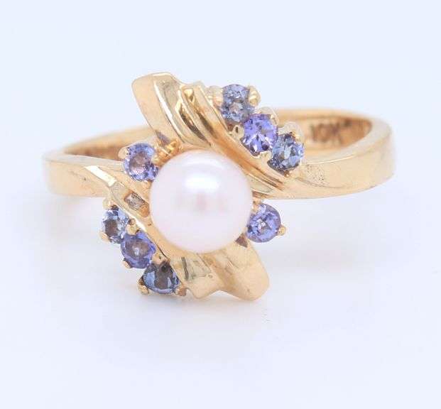 10KT Yellow Gold Pearl And Tanzanite Ring