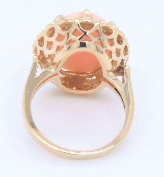 Gorgeous Yellow Gold Coral Cab Ring