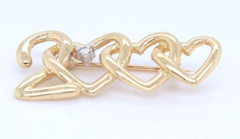 Charming Yellow Gold 2000 Brooch