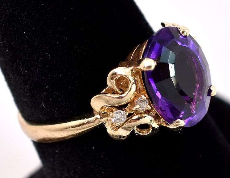 Distinguished Amethyst Gem Ring in 14K Yellow Gold