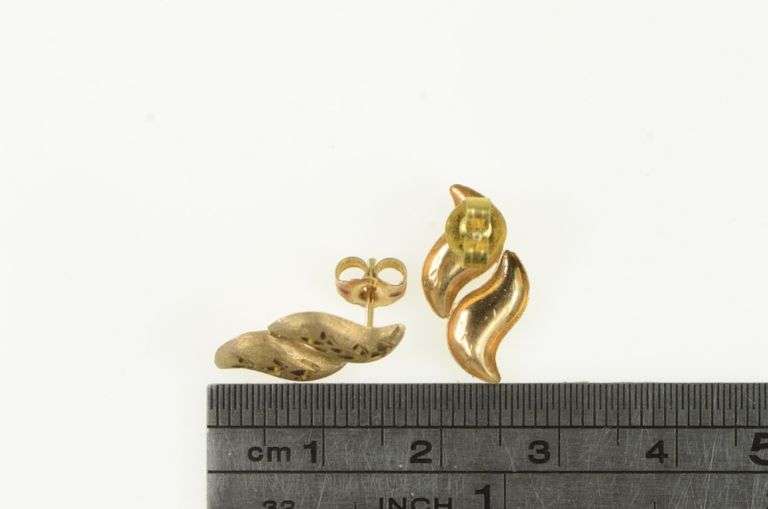 14K Yellow Gold Diamond Cut Leaf Pattern Wavy Stud Earrings