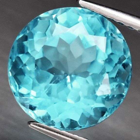 Dazzling 5.31ct 10mm sky blue Topaz solitaire