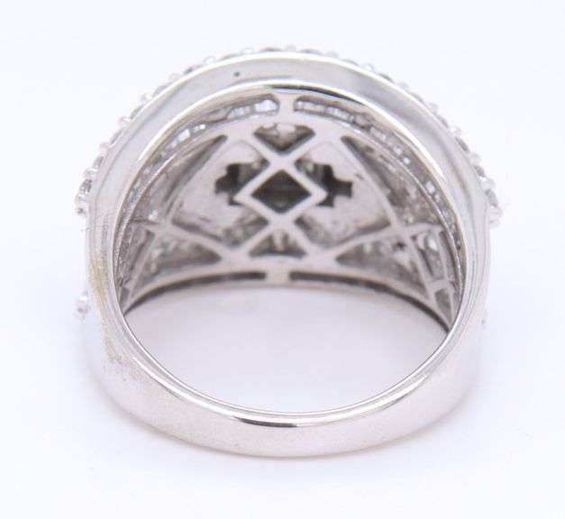 Dazzling White Gold Baguette and Invisible Set Diamond Band