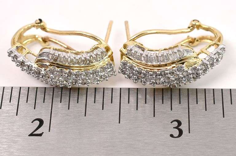 Sparkling Diamond Dangle Earrings in Yellow Gold