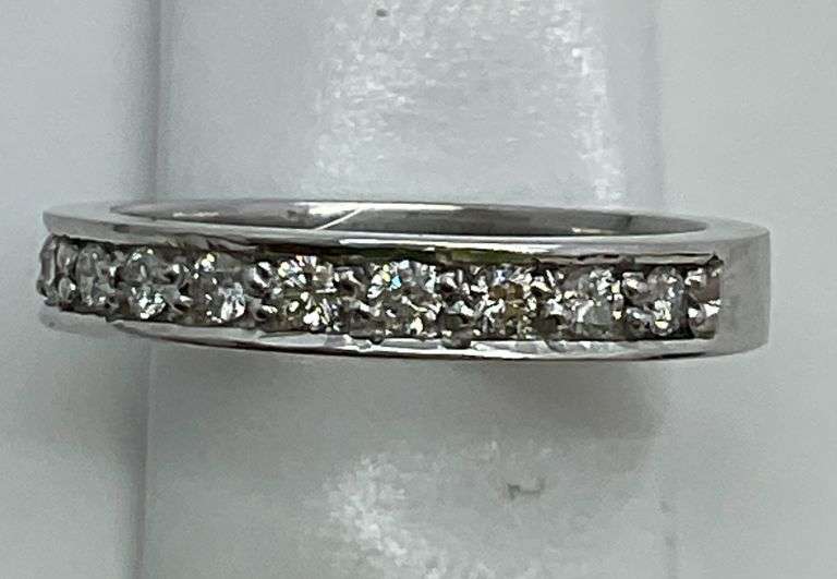 LADIES 14K WHITE GOLD AND DIAMOND BAND / RING