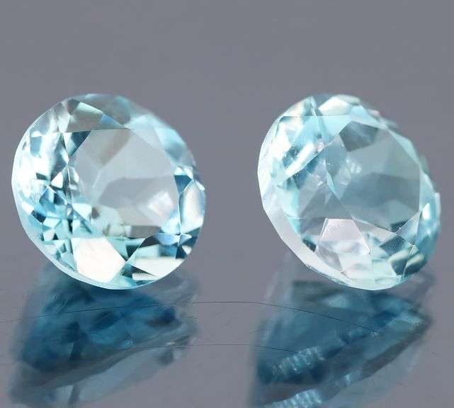 VS clarity 9.55ct round brilliant cut Topaz pair