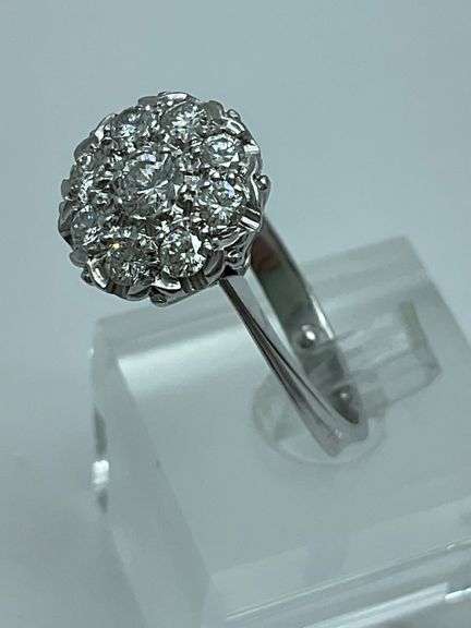 CERTIFIED 18K WHITE GOLD AND DIAMOND RING