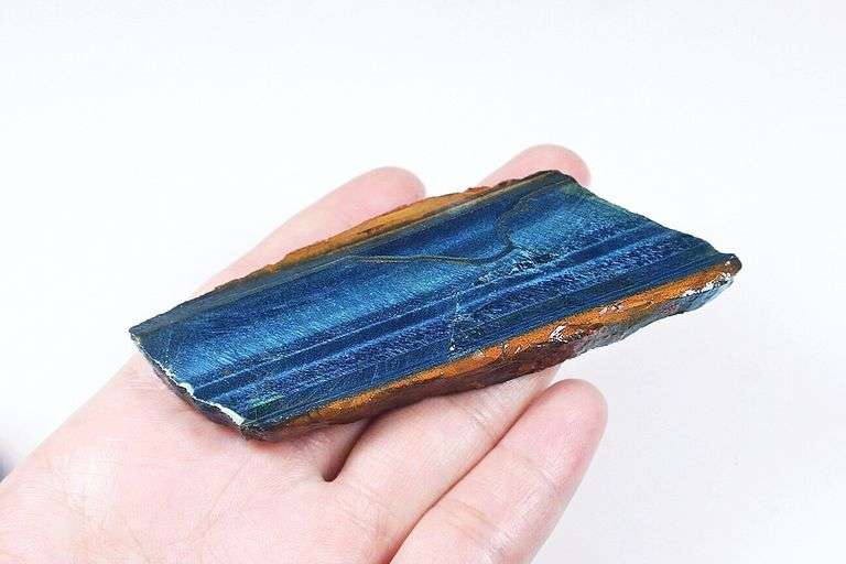 Mezmerizing 205ct uncut BLUE TIGERS EYE!!