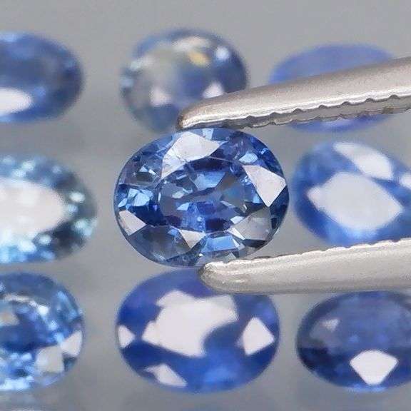 Heated only! 3.92ct blue sapphire set