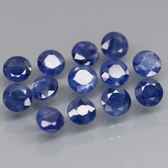 Charming 3.07ct denim blue Sapphire set