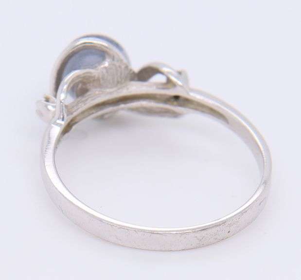 10KT White Gold Round Blue Stone Ring