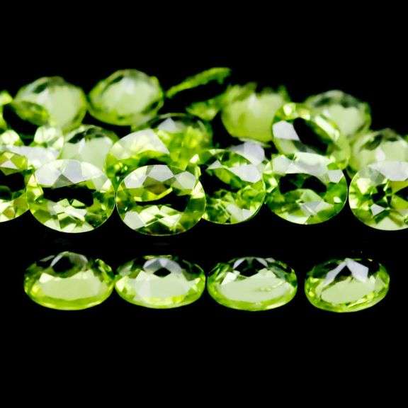 Apple green 25pc 9.35ct Peridot set