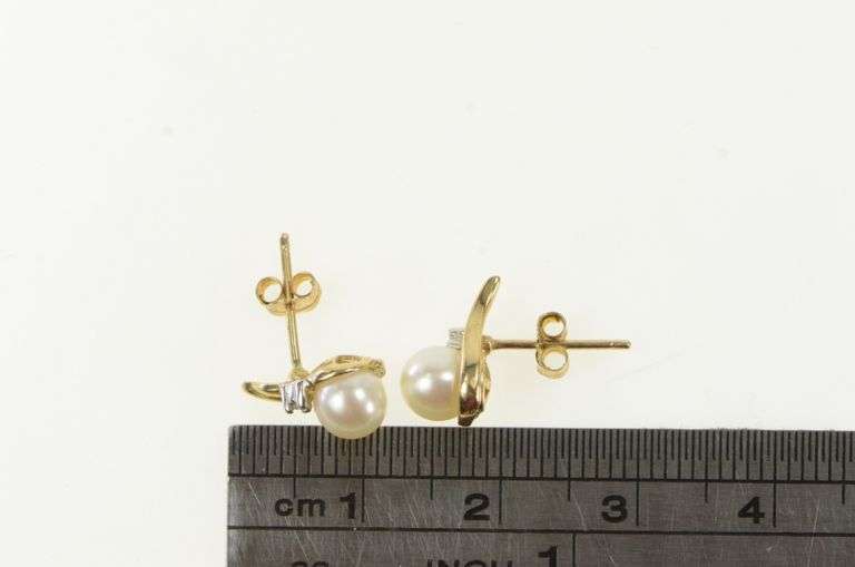 10K Yellow Gold Pearl Diamond Accent Vintage Classic Stud Earrings