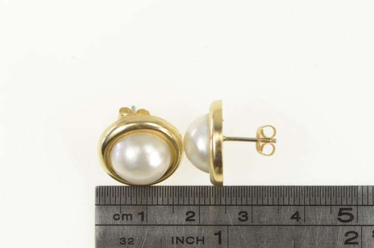 14K Yellow Gold Pearl Round Vintage Classic Stud Earrings