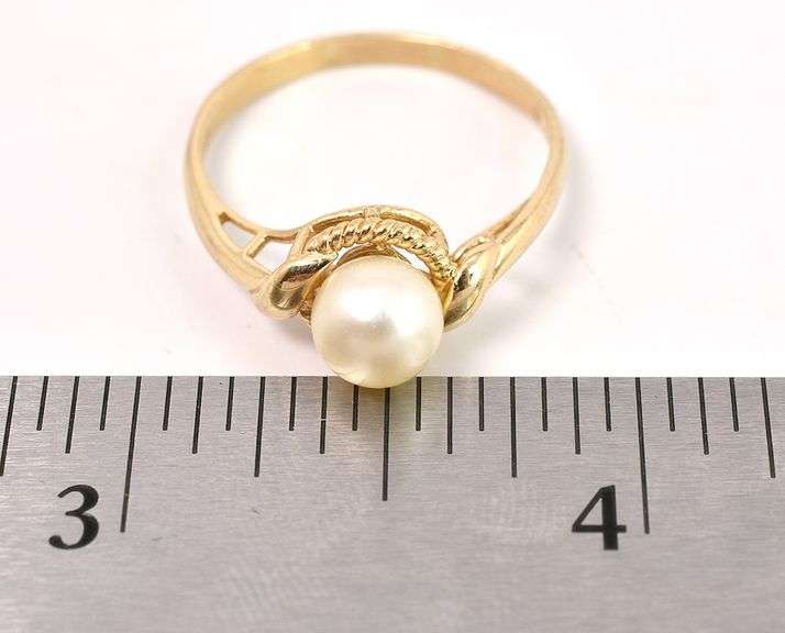 Dazzling Pearl Ring in 14K Yellow Gold