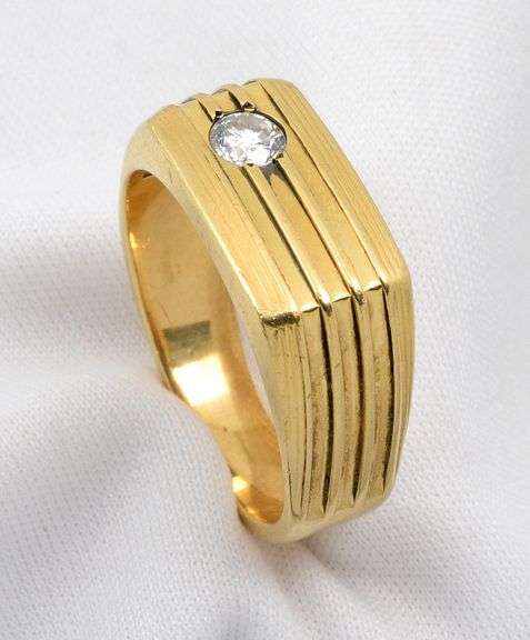 Nicely Designed Man's 1/4 Ct. Diamond Ring