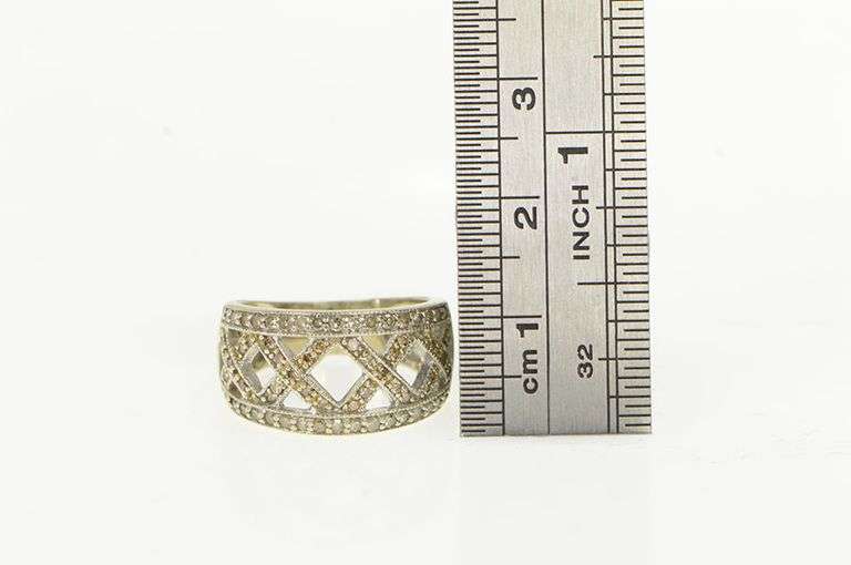 14K White Gold Diamond X Criss Cross Vintage Kiss Symbol Ring