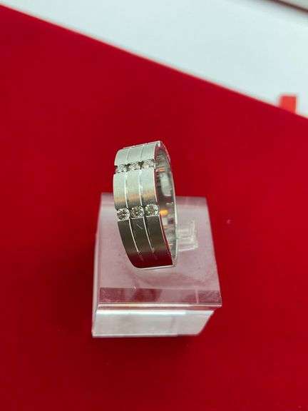 MEN'S 14K WHITE GOLD AND DIAMOND RING