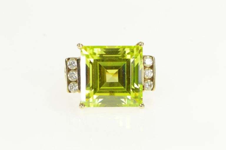 10K Yellow Gold Simulated Peridot CZ Fashion Statement Ring