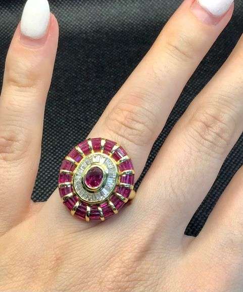 MAGNIFICENT 18K YELLOW GOLD VINTAGE RUBY AND DIAMOND RING