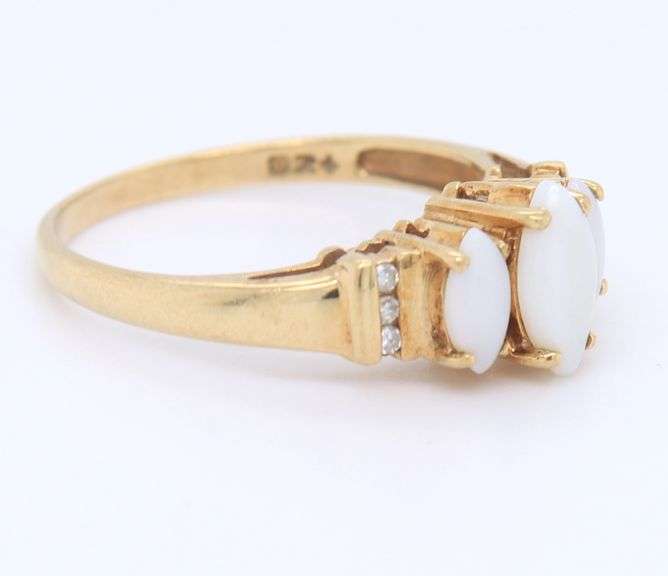 10KT Yellow Gold Opal Color Stones Ring