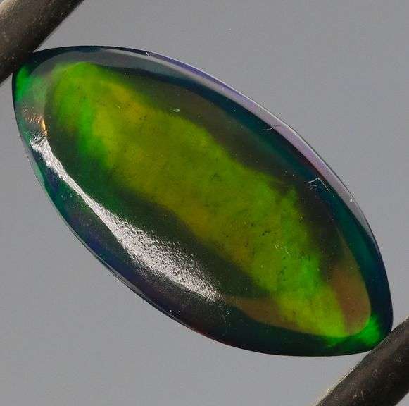 Honeycomb patterned 2.34ct Welo Black Opal