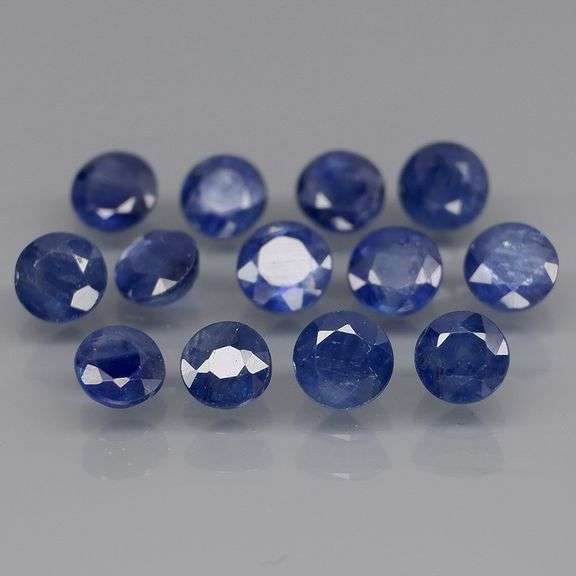 Charming 3.07ct denim blue Sapphire set
