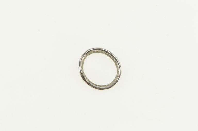 14K White Gold Diamond Oval Circle Symbol Classic Pendant