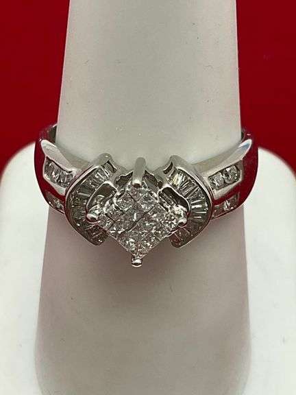 LADIES 14K WHITE GOLD AND DIAMOND RING