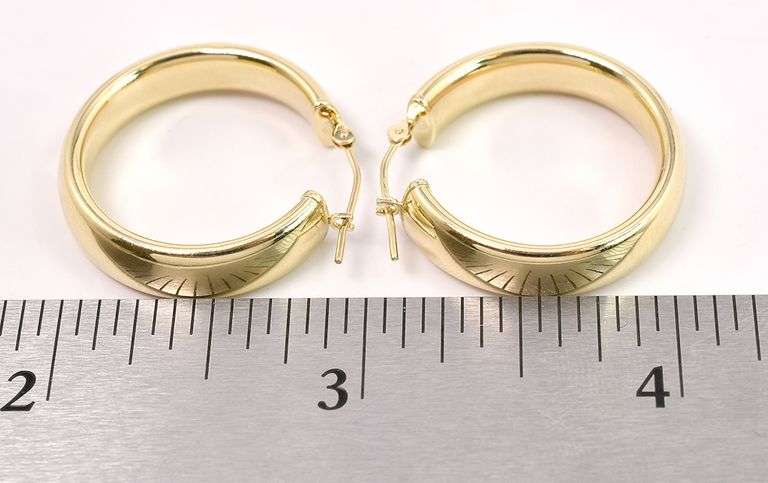 Shimmering 14K Yellow Gold Hoop Earrings