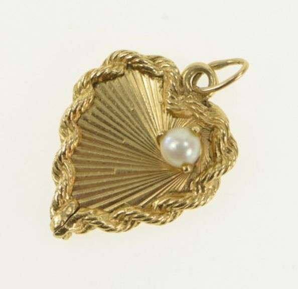 14K Yellow Gold Pearl Rope Trim Vintage Statement Heart Pendant