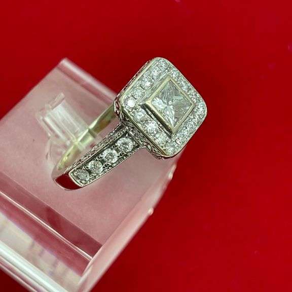 CERTIFIED 14K WHITE GOLD AND DIAMOND RING