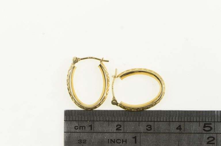 14K Yellow Gold 17.9mm Oval Textured Hollow Hoop Earrings