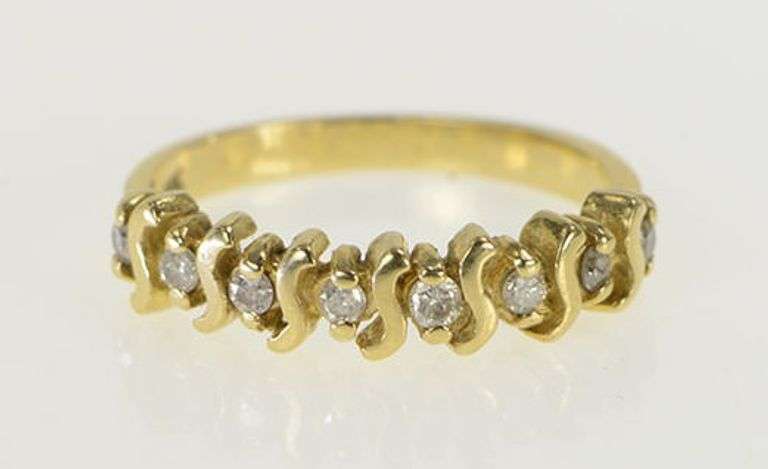 14K Yellow Gold Diamond Wavy Classic Vintage Wedding Band Ring