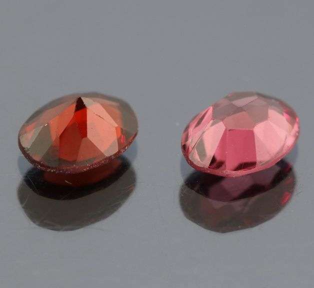 Delightful 3.84ct mixed Garnet pair