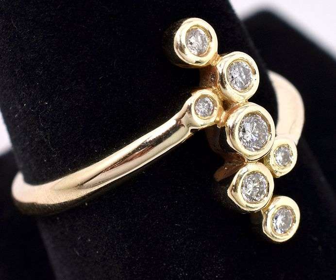 Beautiful 14K Yellow Gold Diamond Ring