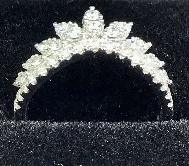 GORGEOUS AND STYLISH 18K WHITE GOLD TIARA INSPIRED DIAMOND RING