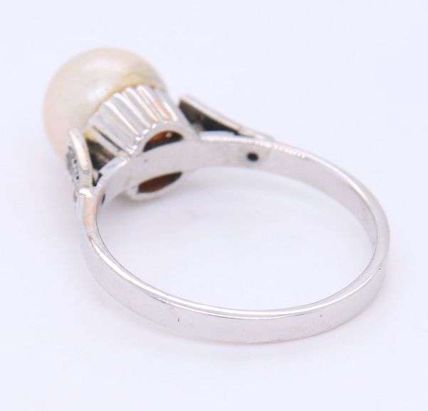 Vintage White Gold 8.5mm Pearl and Diamond Ring