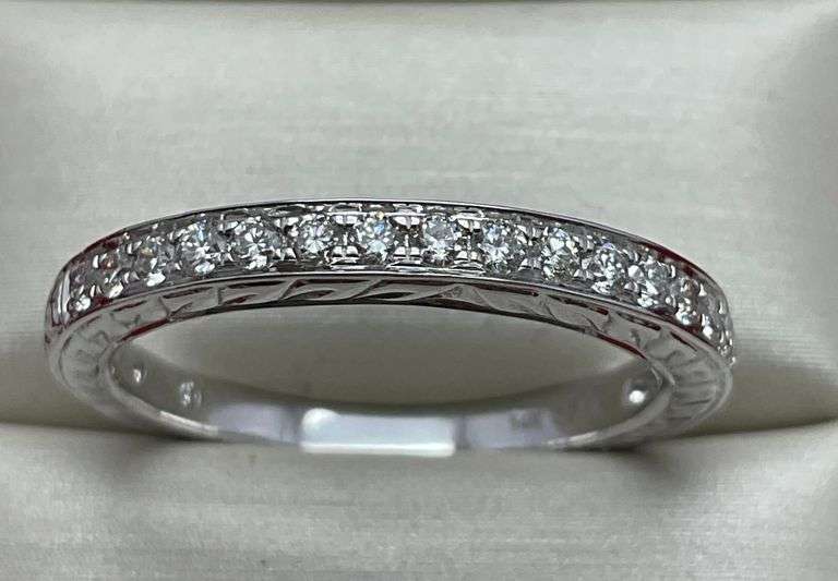 LADIES 14K WHITE GOLD AND DIAMOND BAND / RING - NEVER WORN
