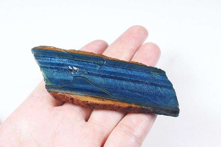 Mezmerizing 205ct uncut BLUE TIGERS EYE!!
